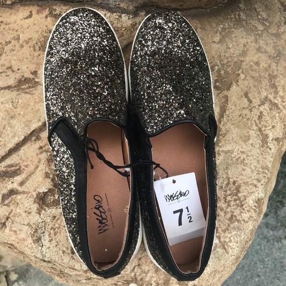 Sparkly shoes - Picture 2 of 2